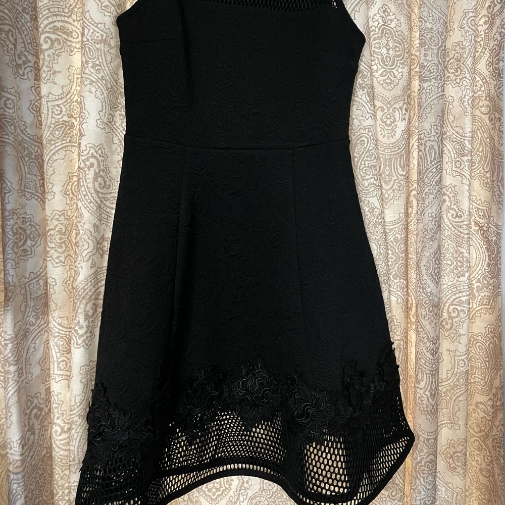 BRAND NEW WITHOUT TAGS Black Floral Dress. SIZE 0.